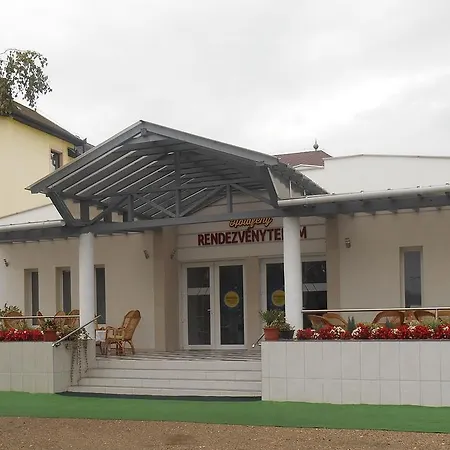 Hotel Holdfény