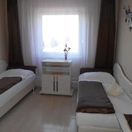Hotel Holdfeny *