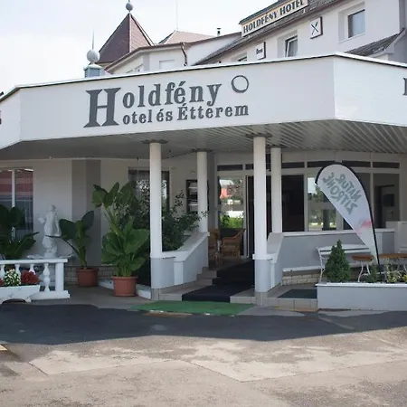 Holdfény Hotel *