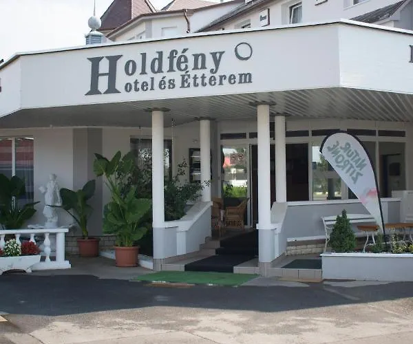 Holdfény Hotel *